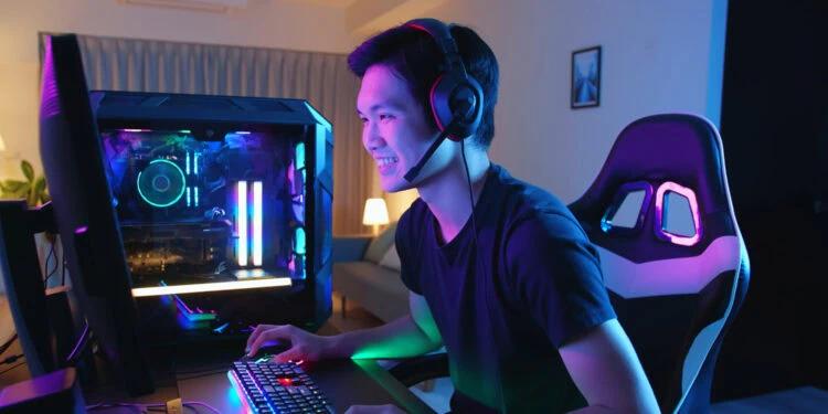 Different Attention Patterns in High-Risk Gamers and Esports Players Unveiled Through Eye-Tracking